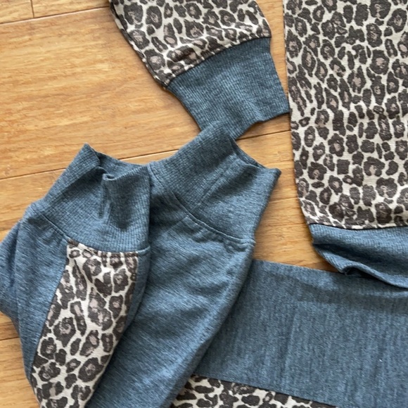 Pajama Set - Picture 7 of 10